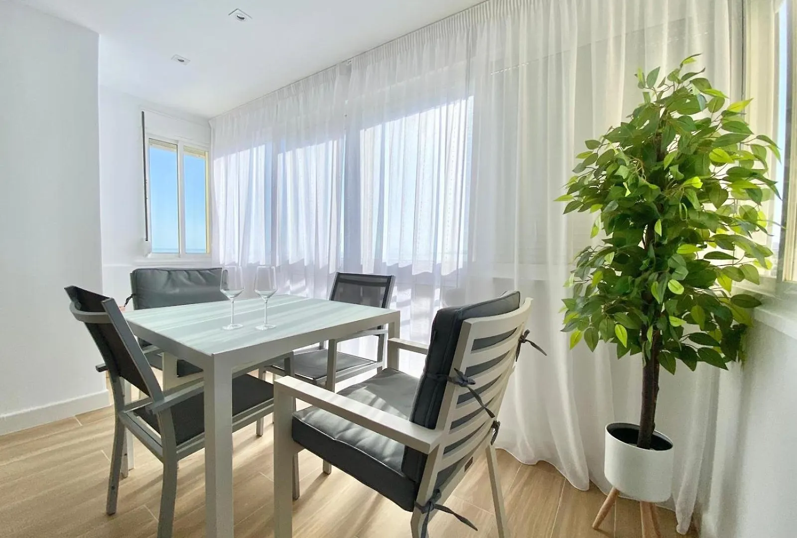 Abril Torrox Playa Apartment
